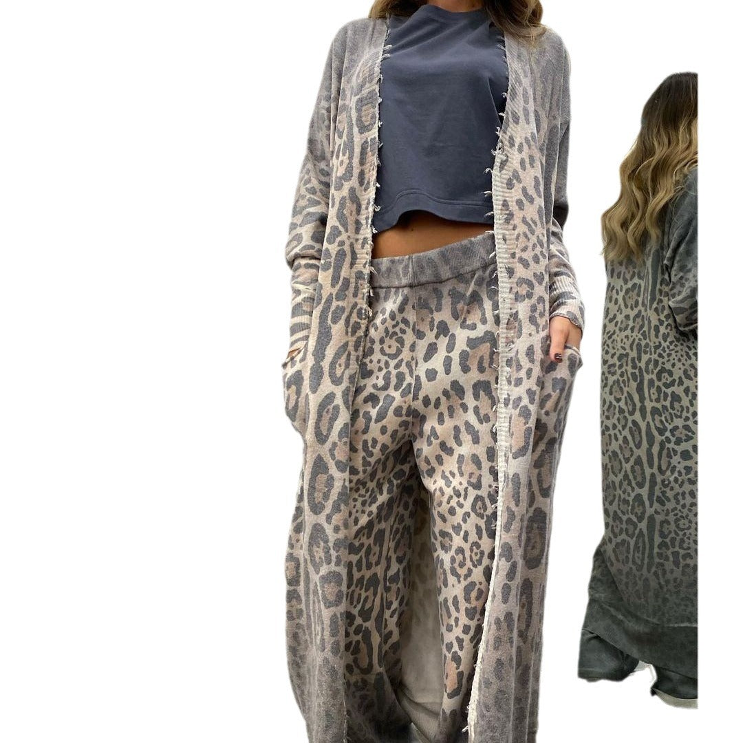 Eileen - Cardigan a maniche lunghe con stampa leopardata, dotato di tasche e pantaloni con vita elasticizzata.